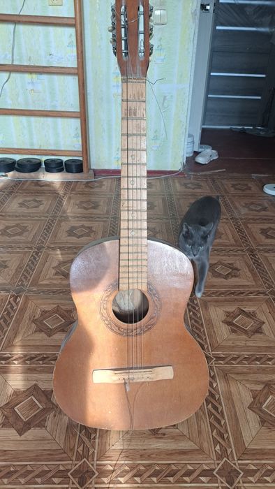 Віддам безкоштовно гітару