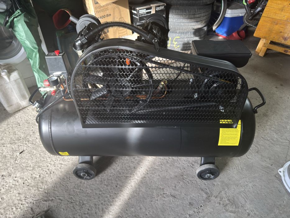 Компресор двоциліндровий ремінний