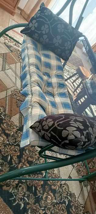 Huśtawka ogrodowa 3 osobowa z materacem stalowa konstrukcja zielona