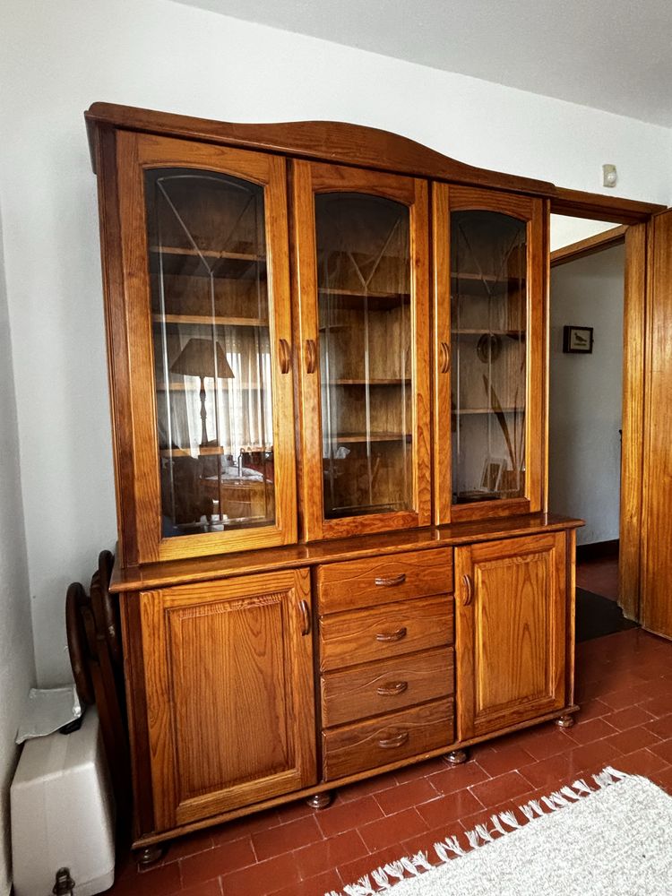 Móvel louceiro em madeira maciça