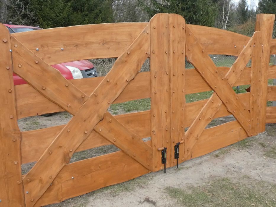 brama drewniana bramy drewniane ogrodzenie ogrodzenie płoty płot