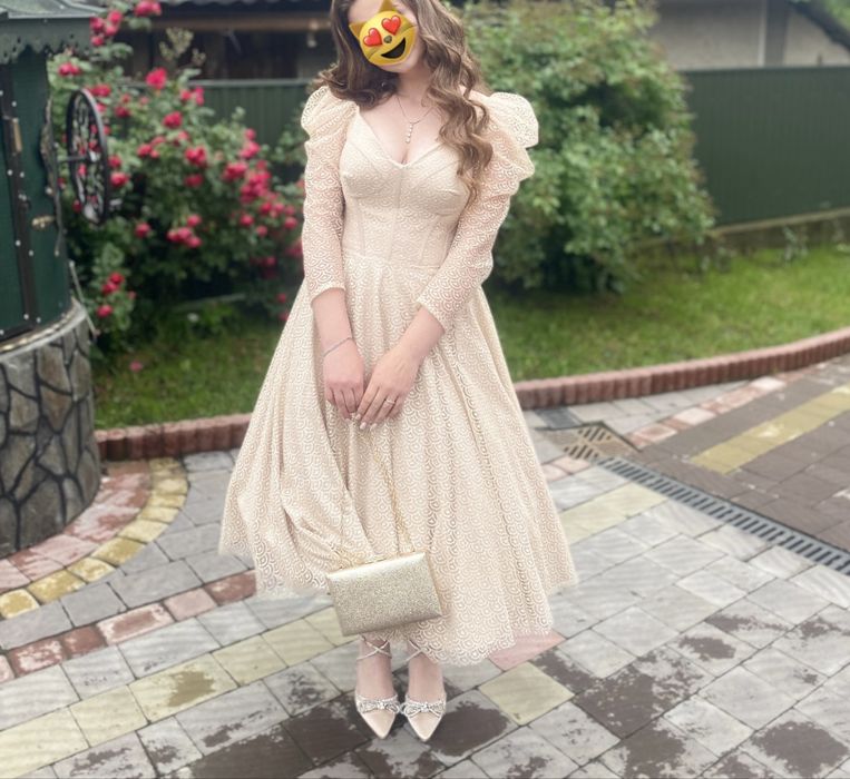 Вишукана вечірня сукня