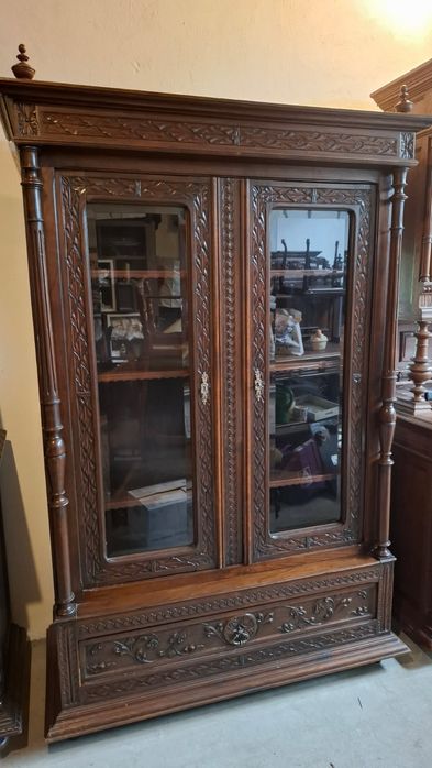 Kredens w stylu neorenesansowym