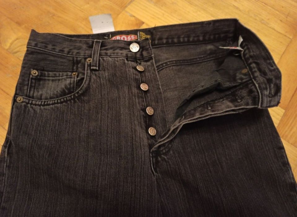 - Spodnie, grafitowy jeans, prosty, klasyczny krój. Cross jeans.
