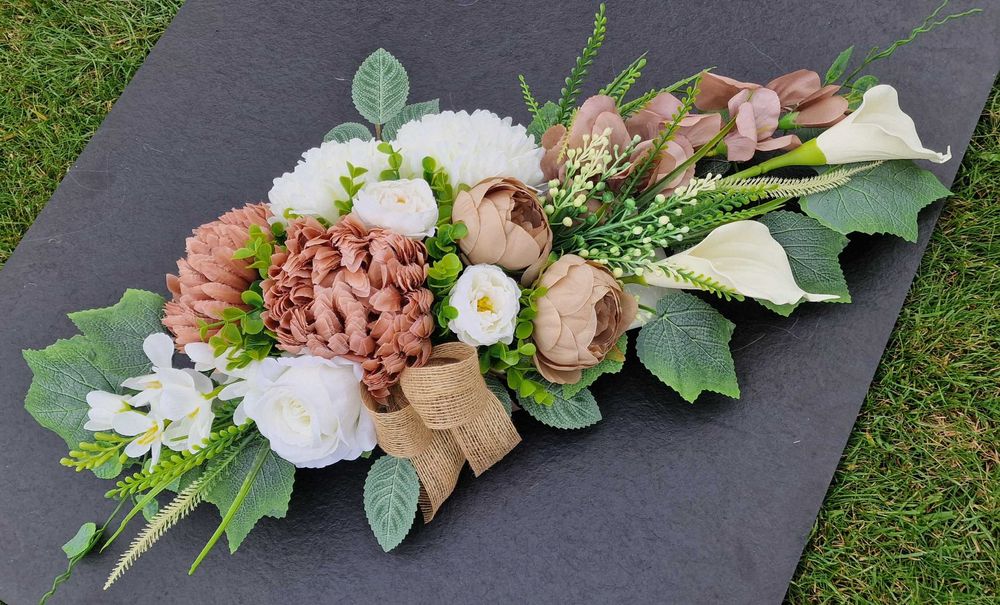 Kompozycja kwiatowa na grób cmentarz stroik ikebana Z354