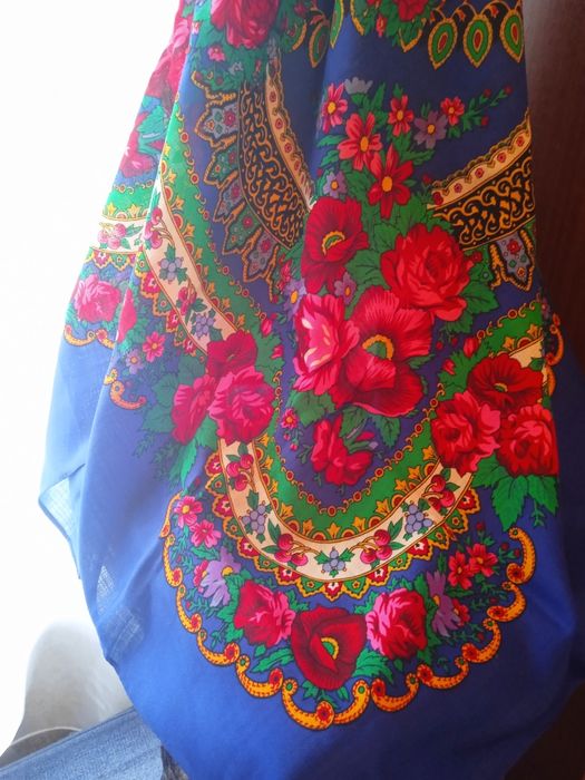 Продам дві великих хустки