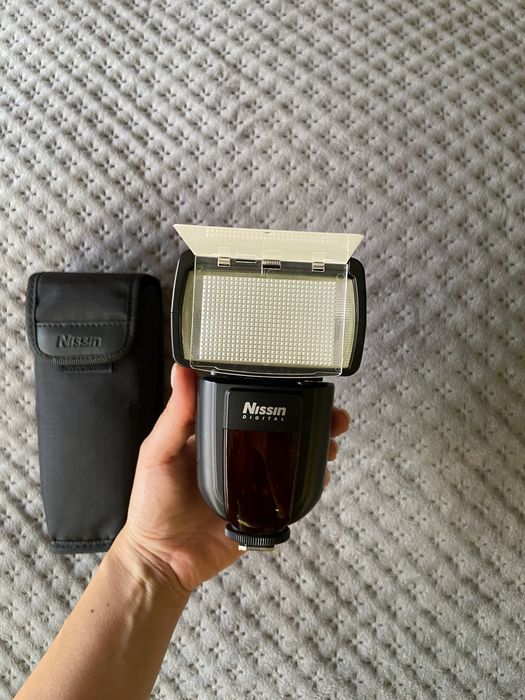 Вспышка Nissin Di700A и зарядное устройство