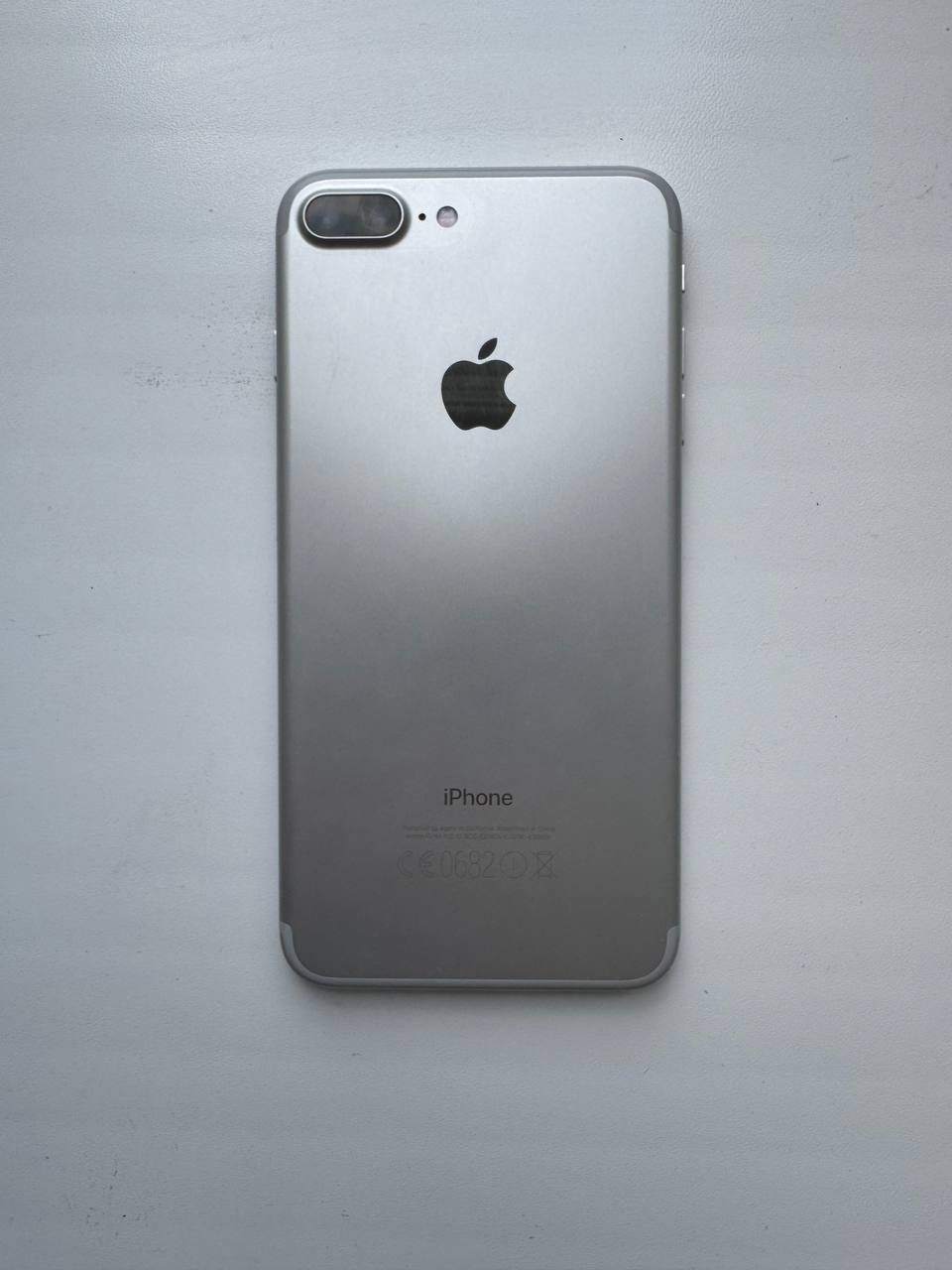 Продам телефон iPhone 7 Plus 128 GB Silver б/у