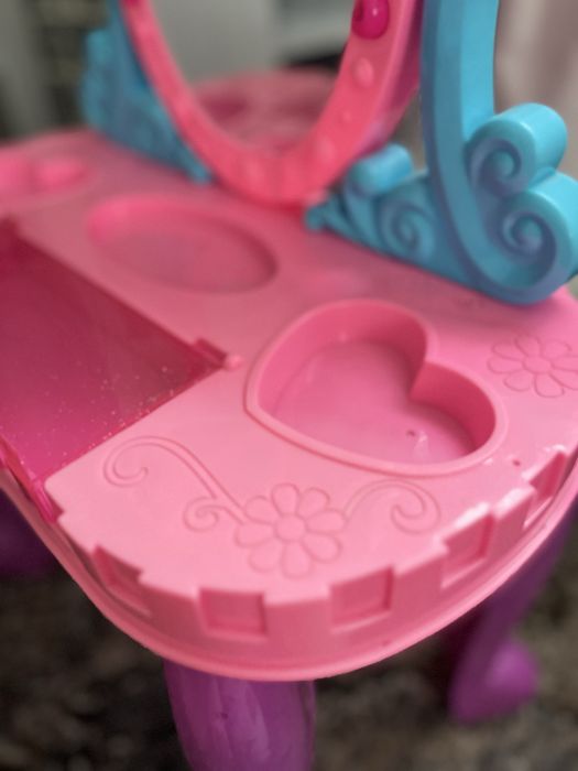 Дитяче трюмо з підсвіткою