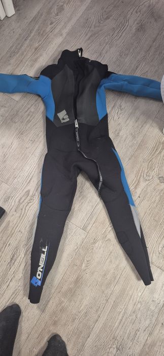 Sprzęt nurkowy - pianki, kaptury, rękawice, buty, płetwy