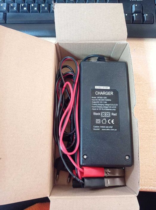 Зарядний пристрій для акумуляторів MastAK MT05D-1250 5Ah 12V