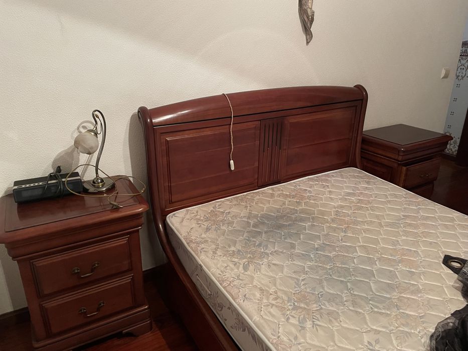 Venda de quarto de casal em madeira de cerejeira