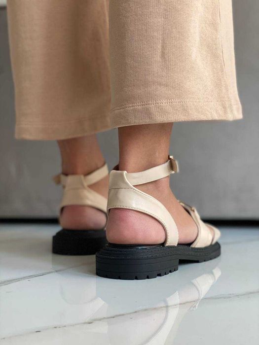 Сандалі Louis Vuitton Beige Black босоніжки