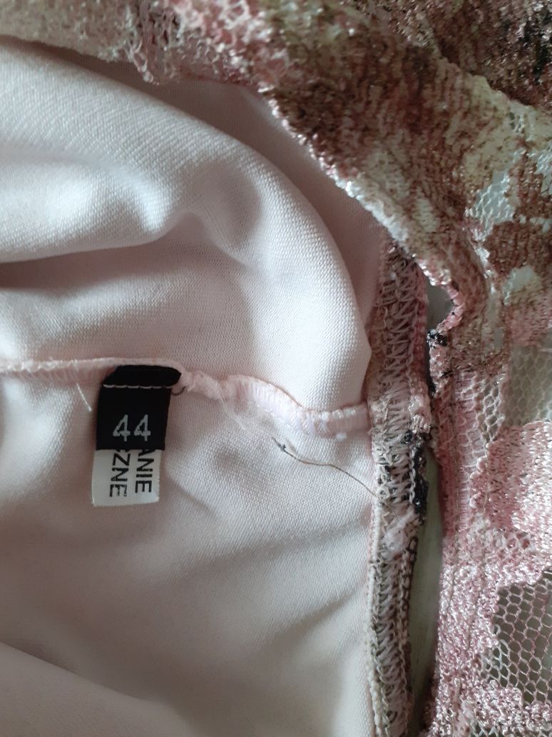 Elegancka koronkowa sukienka na różne okazje
