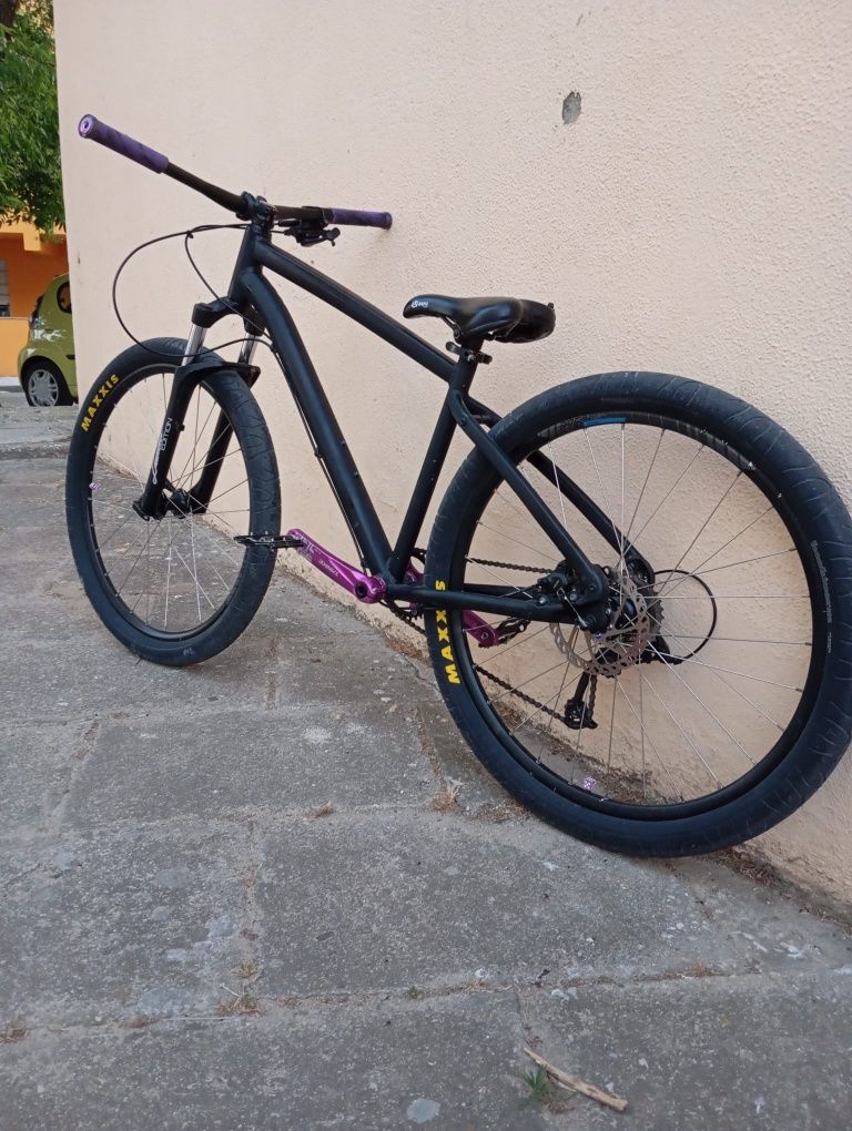 Vendo bicicleta 380€ tamanho 27.5 valor negociável