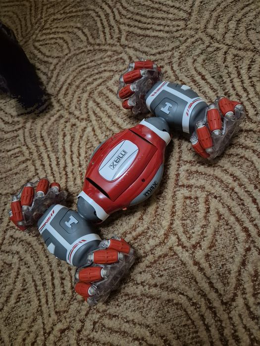 Машина на радіокеруванні двома способами