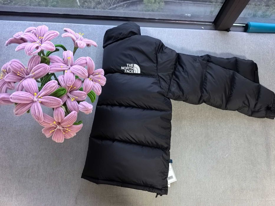 Czarny uniwersalny kurtka puchowa – modna i ciepła!