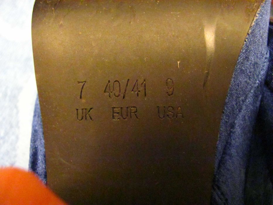 Ботинки велюровые на каблуке 41