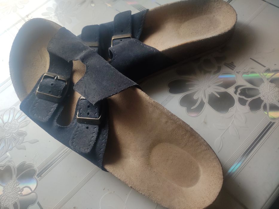 Шльопанці на корковій підошві