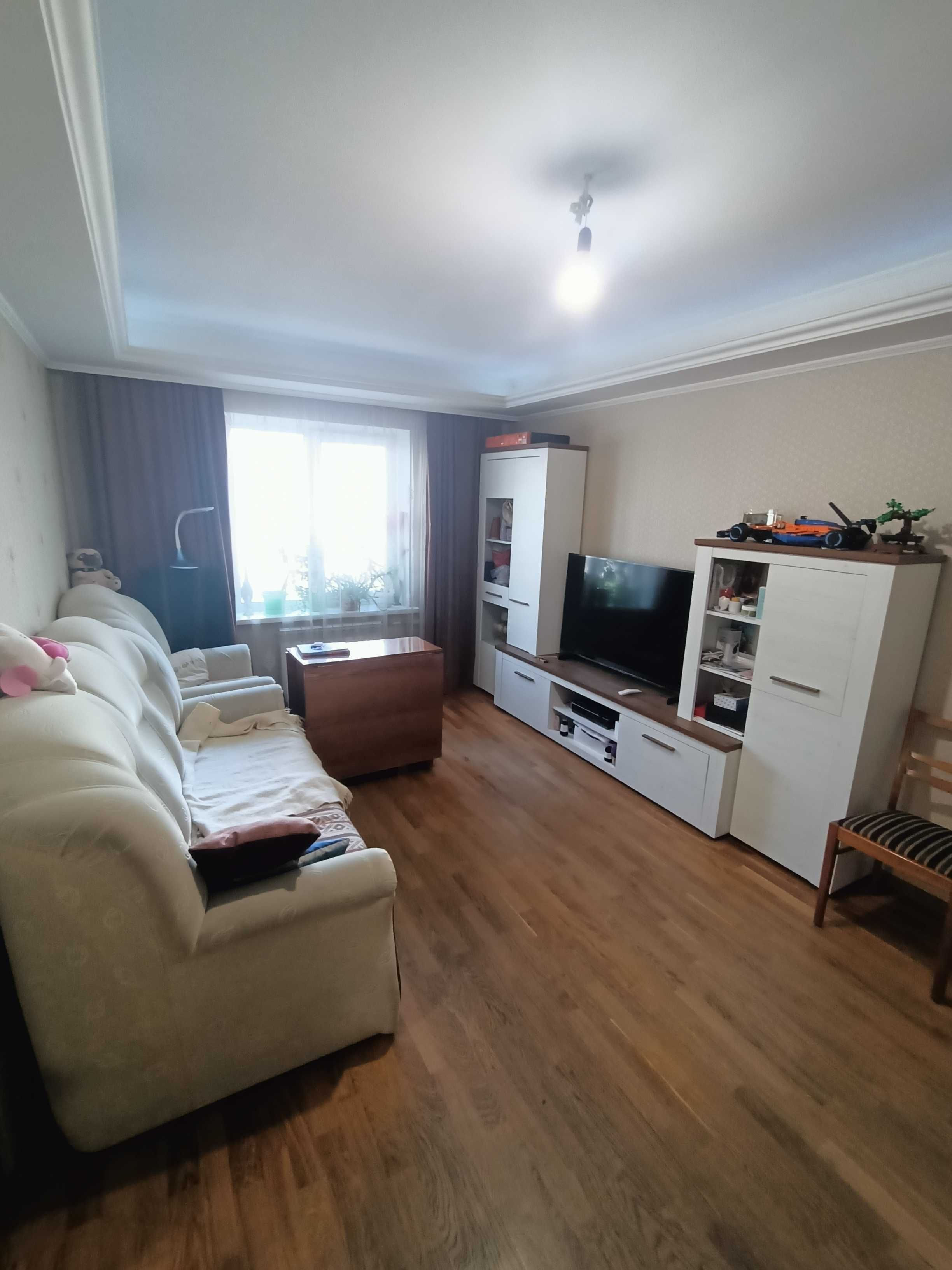 Продається простора квартира Космос
