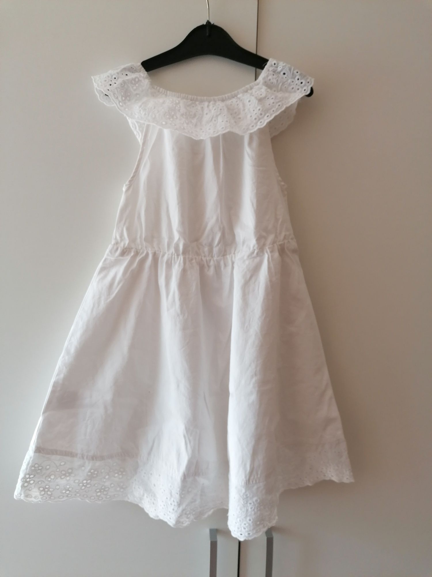 Biała sukienka rozmiar 116