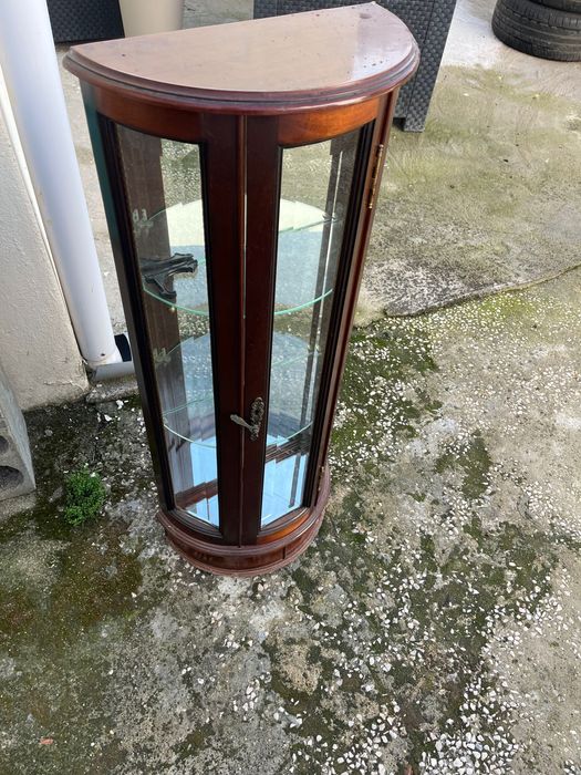 Estante vintage com porta