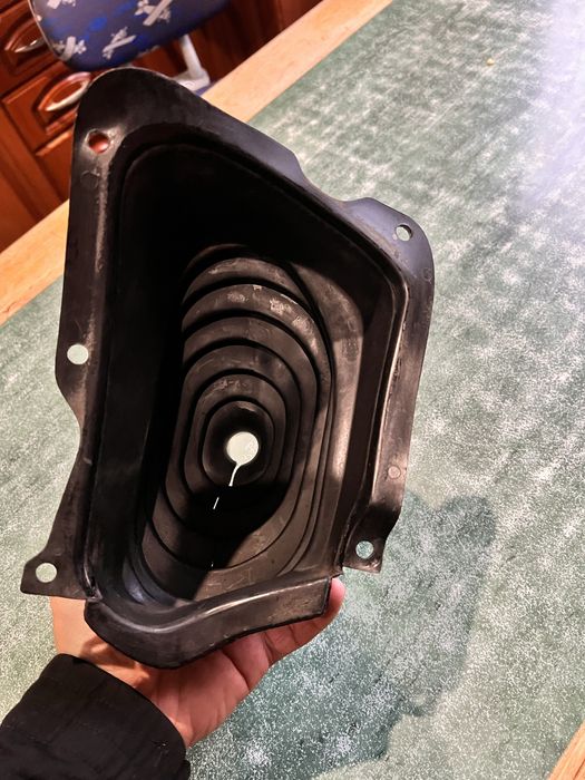 Пильник на рульову тягу на Audi А6 С4