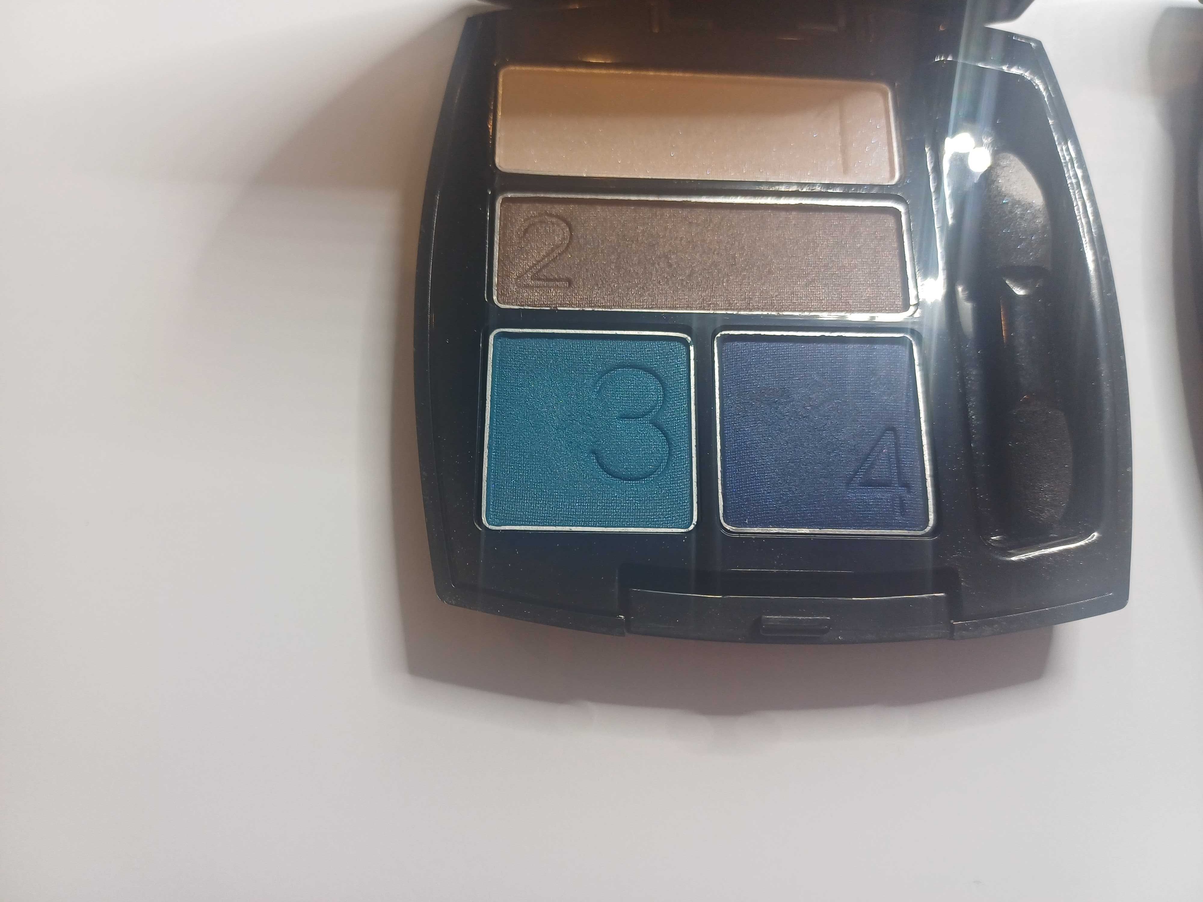 Avon poczwórne cienie do powiek w 2 odcieniach niebiesko-beżowych