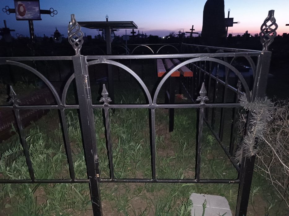 Ограда на кладбище от 8500 с установкой. Изготовление памятников.