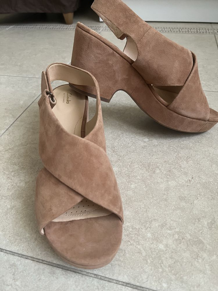 Clarks босоніжки