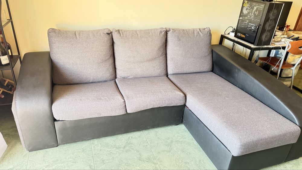 Sofá Chaise long 3 lugares com 2 puffs