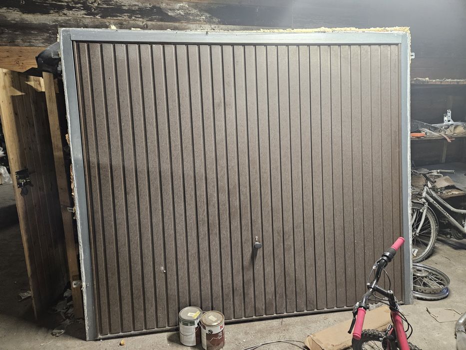 Drzwi garażowe brama 2 sztuki jedne z napędem oddam za darmo