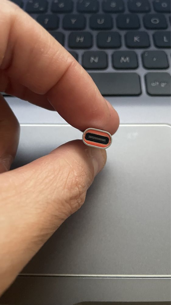 Conector para telemovel type C.