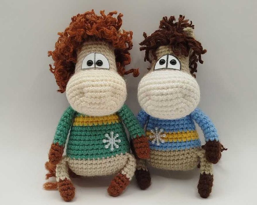 Лошадка в'язана іграшка ручна робота лошадь конь символ року