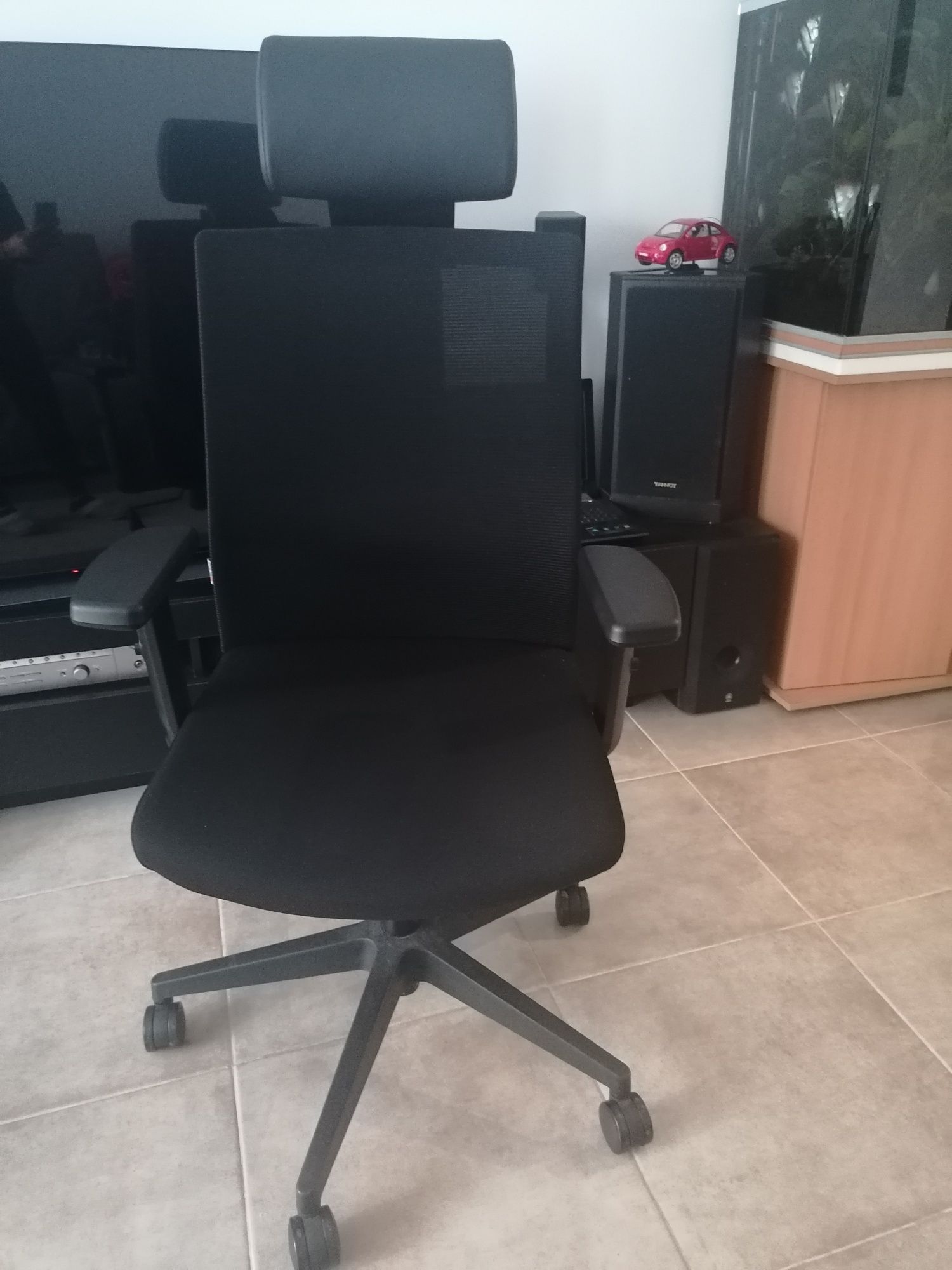 Ergonomic black office chair