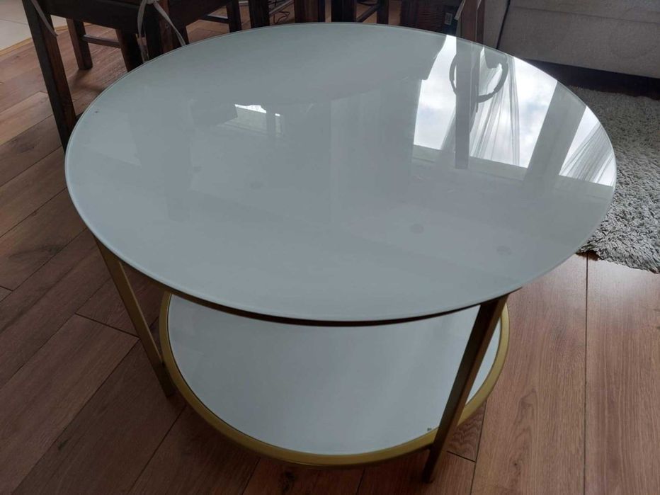 Stolik kawowy okrągły szklany Jysk biały złoty