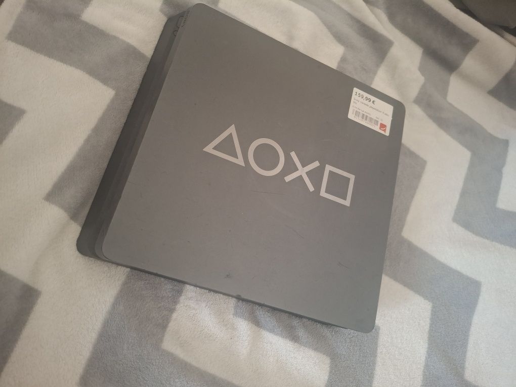 Konsola PS4 slim