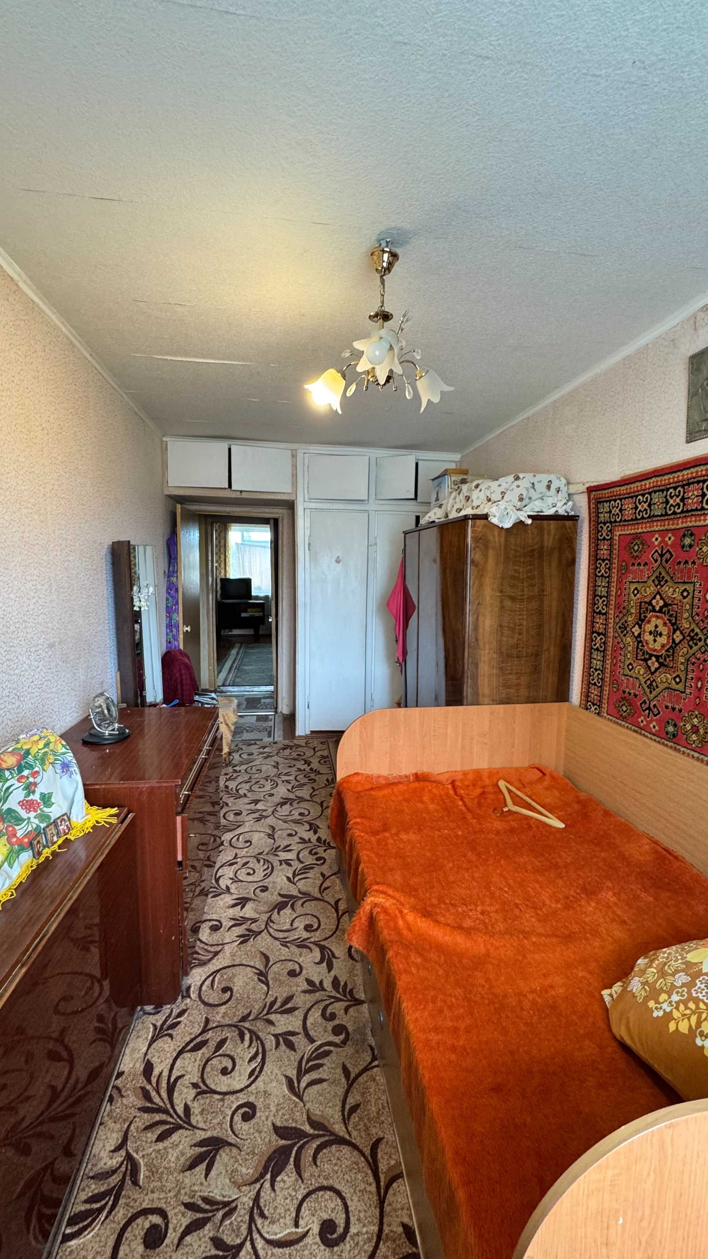 продам 2 к.кв в Чугуеве, центр города.