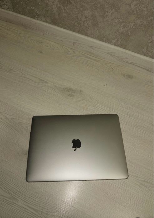 Продам макбук про на запчастини