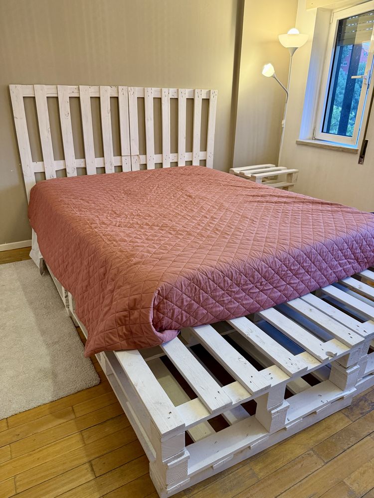 Cama de paletes branca