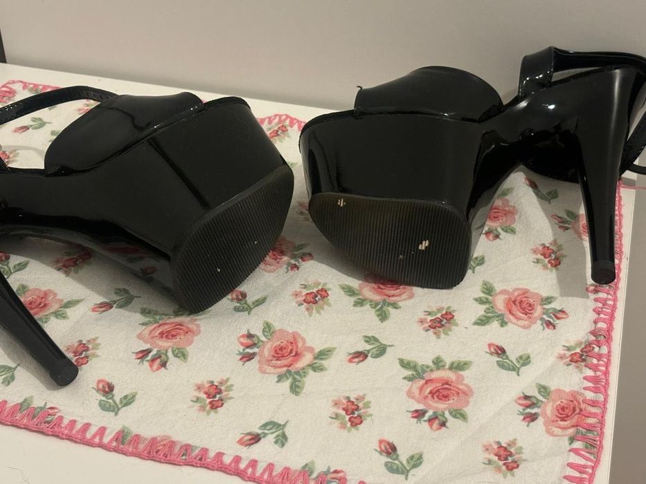 sandália PLEASER linda, de pole dance preta, quase nova