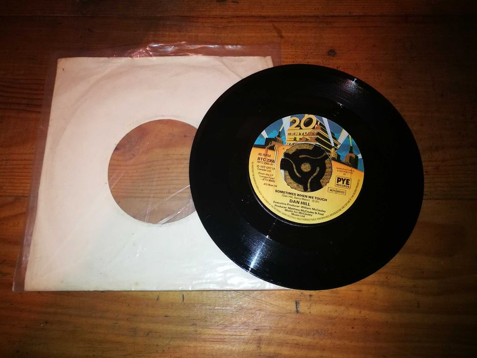 DAN   HILL - Sometimes When We Touch SINGLE
