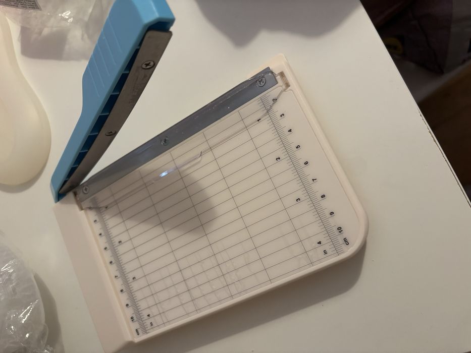 Maquina de corte de etiquetas