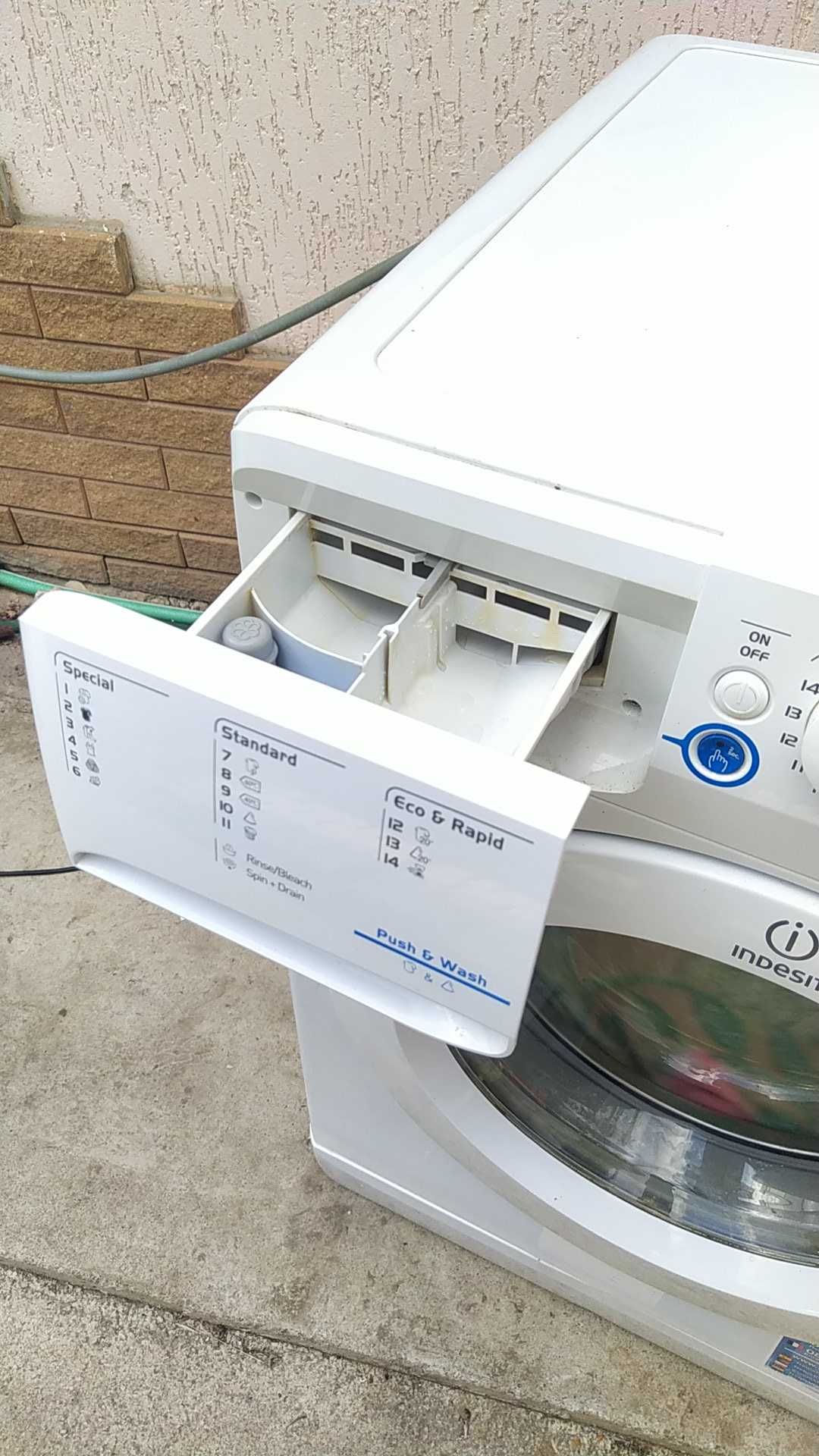 Автоматична пральна машина Indesit.9кг,віджим 1400об.хв.Працює чудово.
