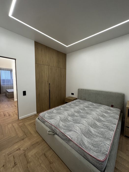 Продаж нового дизайнерського котеджу з ремонтом , меблями