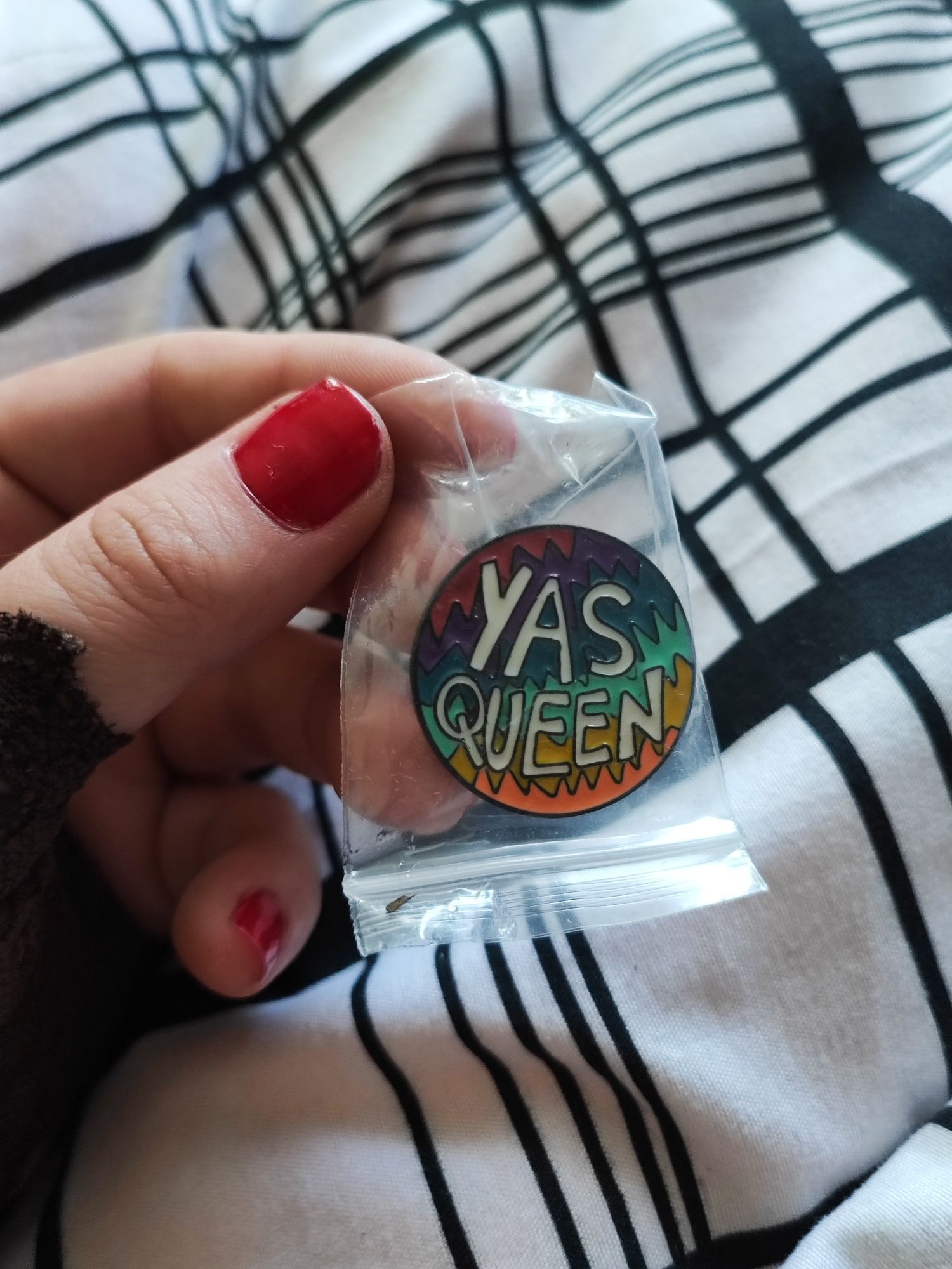 Yas Queen gay lgbt lgbtq Przypinka pin emaliowany enamel broszka metal