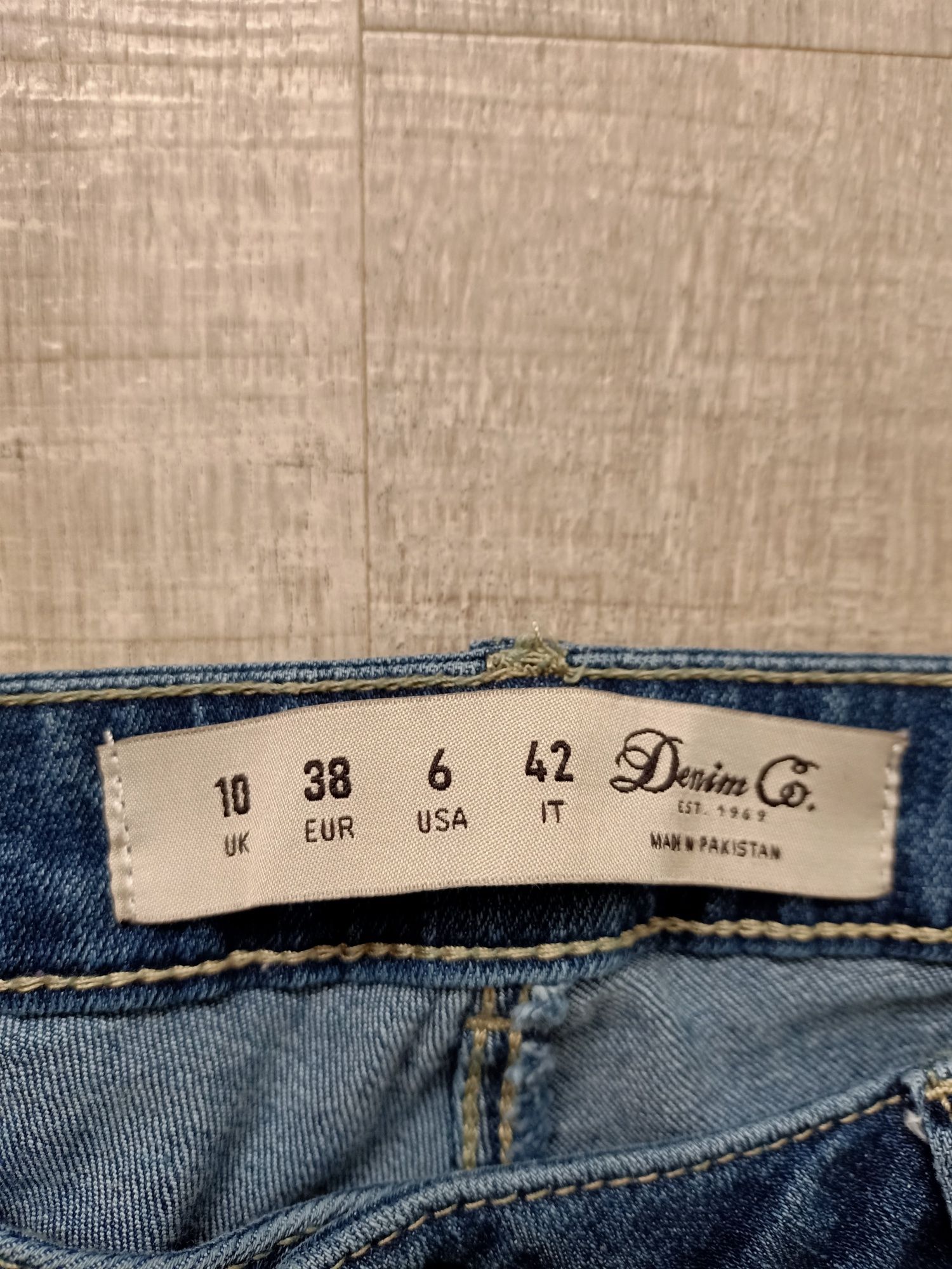 Jeansy firmy Denim rozmiar eur 38
 pas 76cm stan dobry. Zapraszam do o