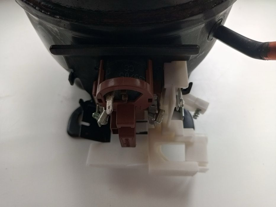 Компрессор Embarco EMT60HLP R134A для холодильника