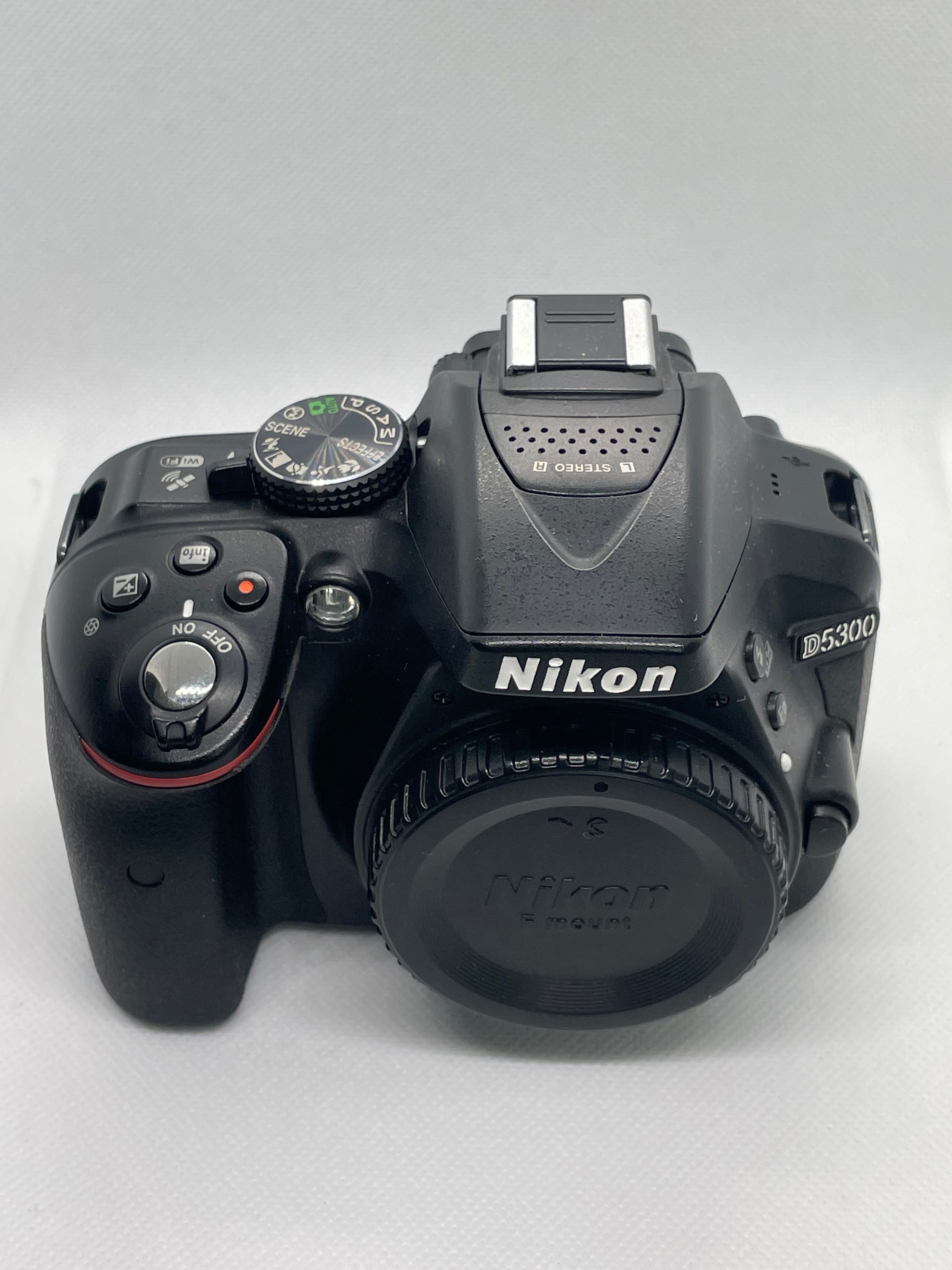 Nikon D5300 z obiektywem Nikkor 18–105mm VR