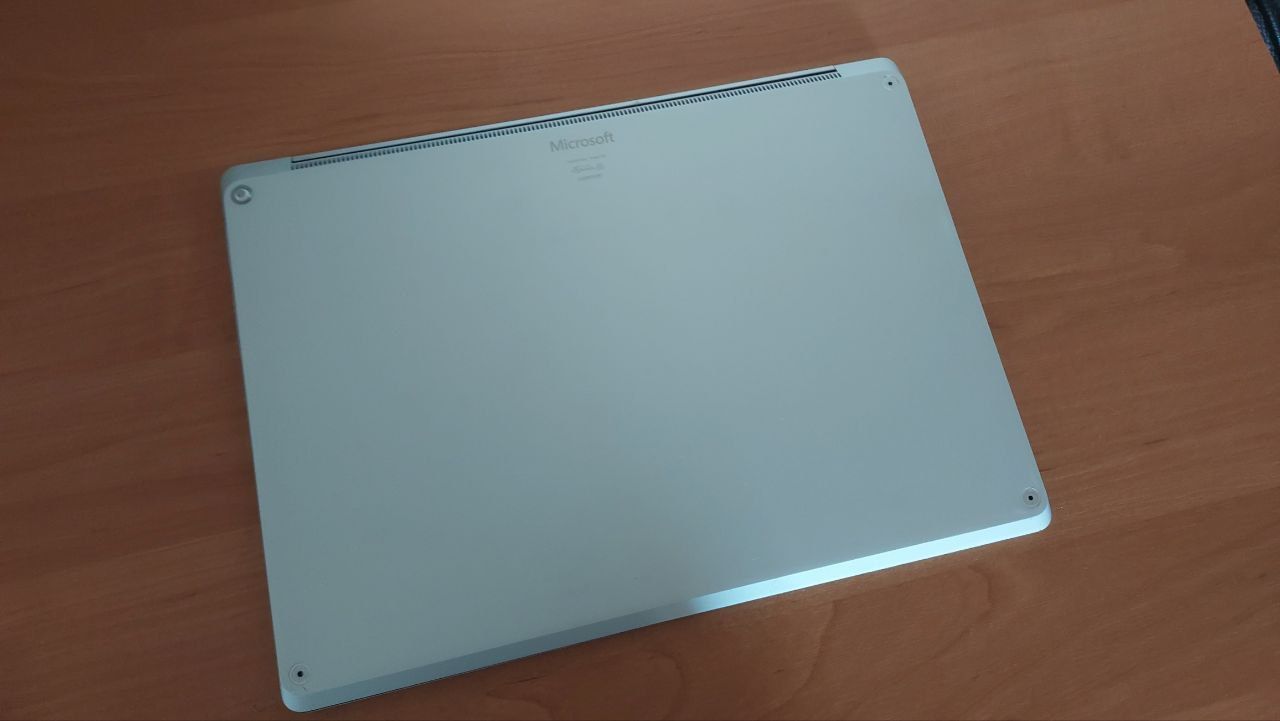 Microsoft surface laptop 1